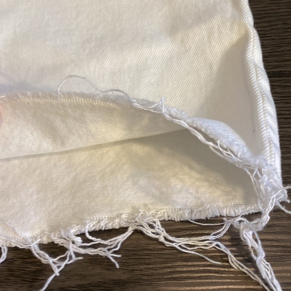 Lucky Brand Button-Fly Mini skirt. Size 6 (28). Frayed hem. White. - Picture 8 of 15
